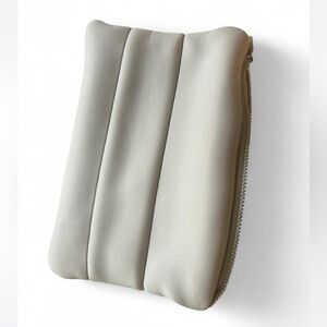 Puffy Light off-White Cosmetics Bag